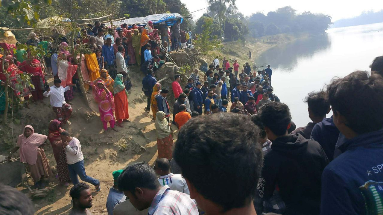 দিনাজপুরের চিরিরবন্দরে আত্রাই নদী থেকে অজ্ঞাত দুই যুবকের মরদেহ উদ্ধার